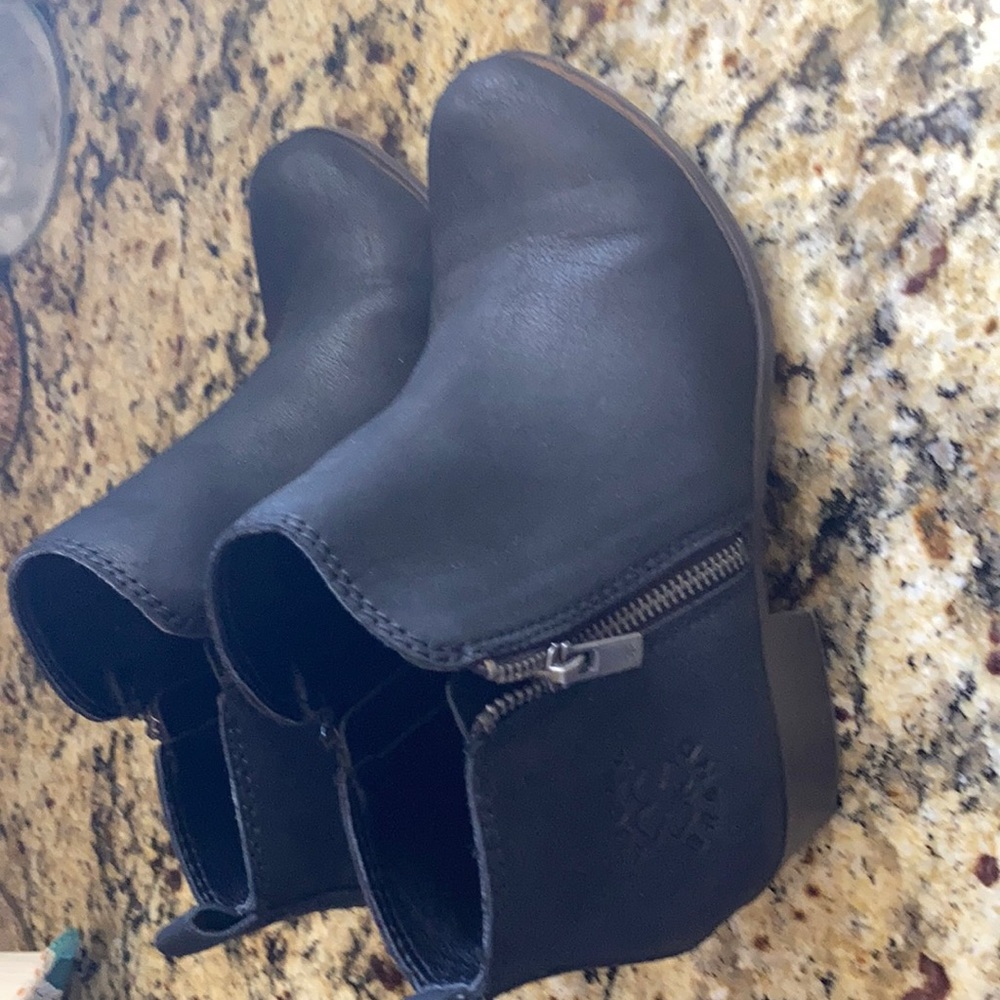 Girls size 3 lucky brand ankle boot